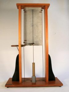 Appareil à chute libre d’une plaque