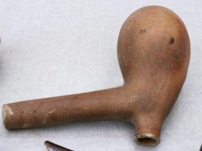 Cornue tubulaire en terre