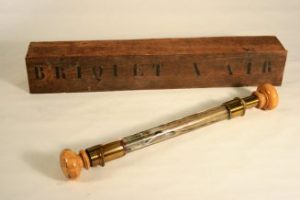 Briquet à air comprimé