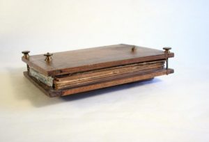 Condensateur plan à lames d&rsquo;étain