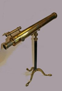 Lunette astronomique et lunette terrestre