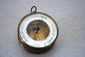 Thermomètre métallique à cadran