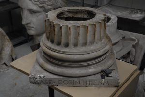 Base de colonne corinthienne