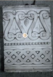 Frise à motifs géométriques
