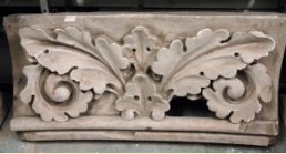 Plaque à feuilles d&rsquo;acanthe