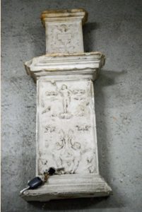 Stèle d&rsquo;autel